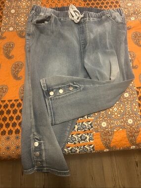 SHEIN Light Blue Snap-Ankle Cropped Pull-On Jeans